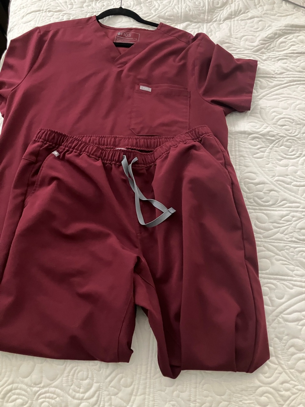 Figs Men's Scrub Set in Burgundy men’s XL